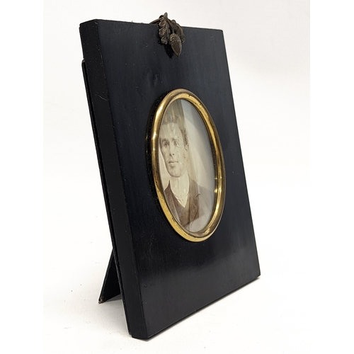 275 - A pair of Edwardian miniature photo frames. 12.5x15.5cm