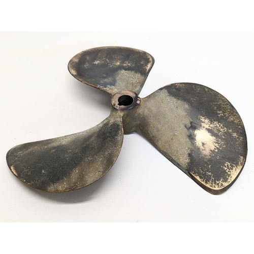 88 - A late 19th / early 20th century bronze propeller. 38cm