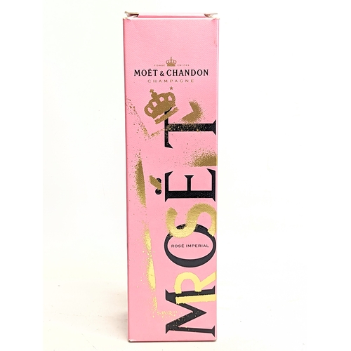 187 - An unopened Moët & Chandon Rose Champagne in box.