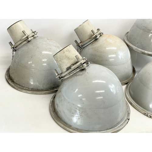 124 - 6 vintage industrial light fittings. 36x27cm