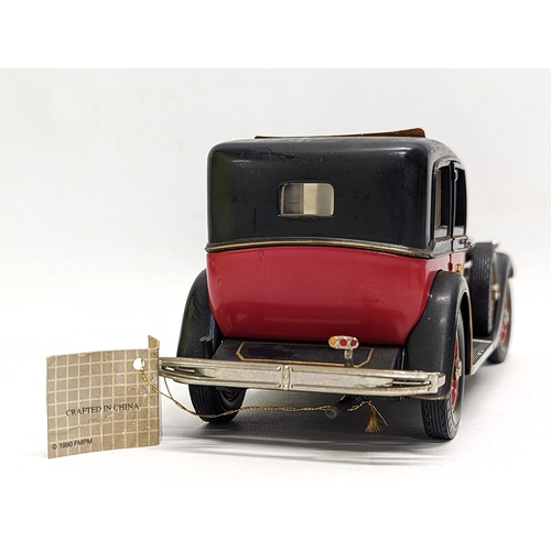 254 - A collectable model of The 1935 Mercedes - Benz 770K Grosser by Franklin Mint. 22.5x8.5cm