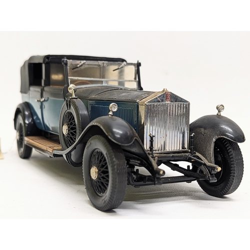 256 - A collectable model of The 1929 Rolls Royce Phantom by The Franklin Mint. 22.5x8cm