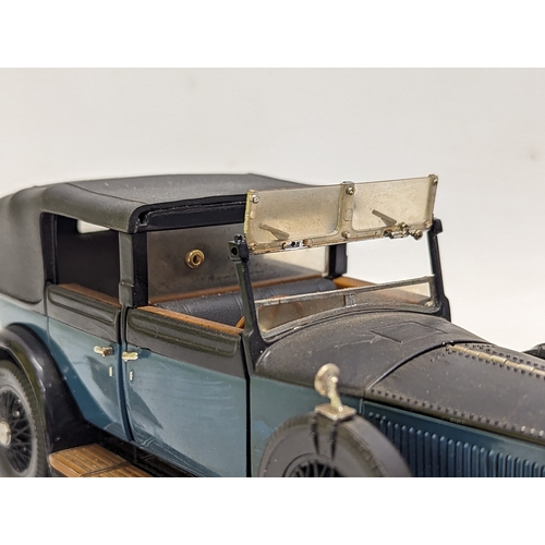 256 - A collectable model of The 1929 Rolls Royce Phantom by The Franklin Mint. 22.5x8cm