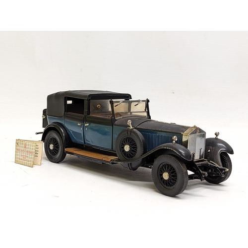 256 - A collectable model of The 1929 Rolls Royce Phantom by The Franklin Mint. 22.5x8cm