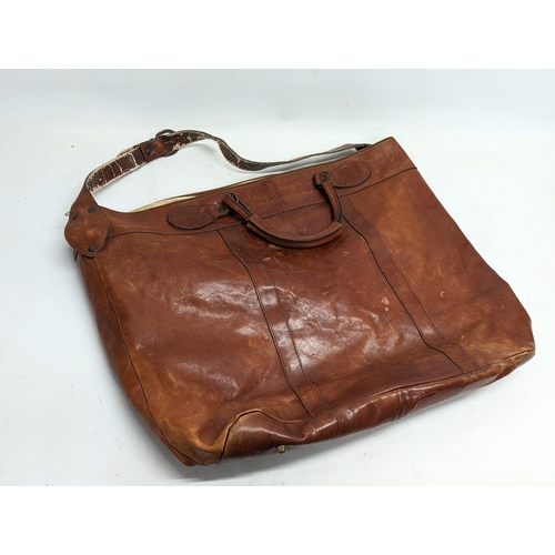 260H - 2 vintage leather bags.