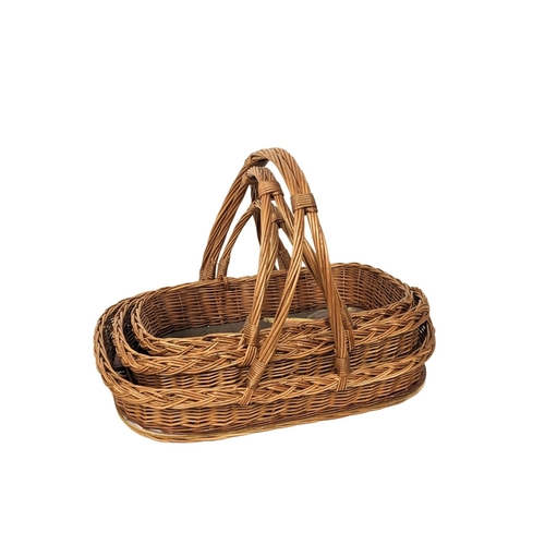 318 - A set of 3 good quality wicker picnic baskets. Largest measures 55x37cm