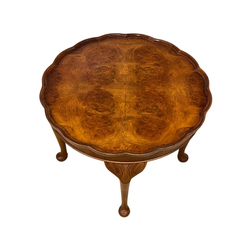 369 - A 1930’s Walnut occasional table on Queen Anne legs. 60x43cm