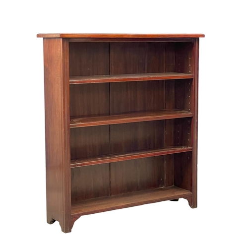 955 - An Edwardian mahogany open bookcase. With adjustable shelves. 94x28x105cm