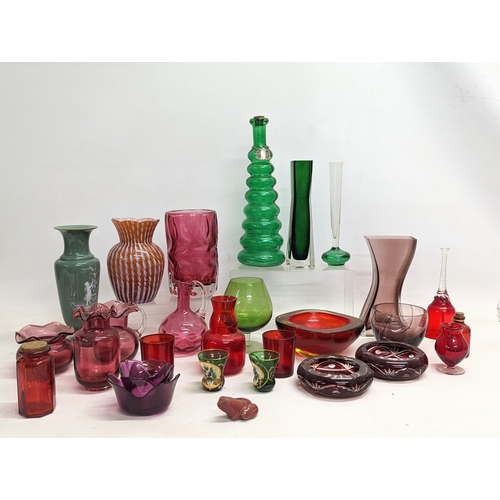 764 - A quantity of vintage glassware, etc.