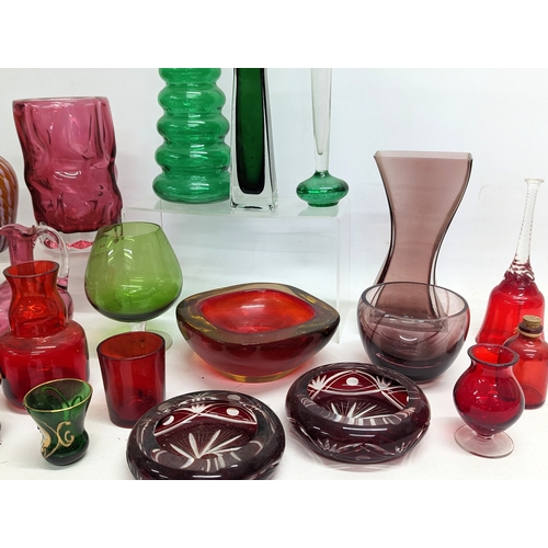 764 - A quantity of vintage glassware, etc.