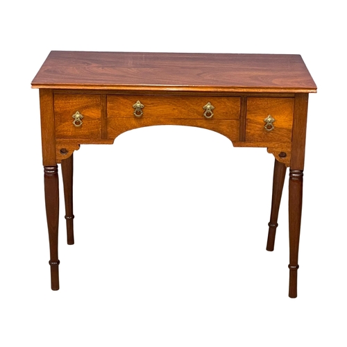 122P - A vintage mahogany writing desk. 91x46x76cm