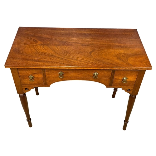 122P - A vintage mahogany writing desk. 91x46x76cm