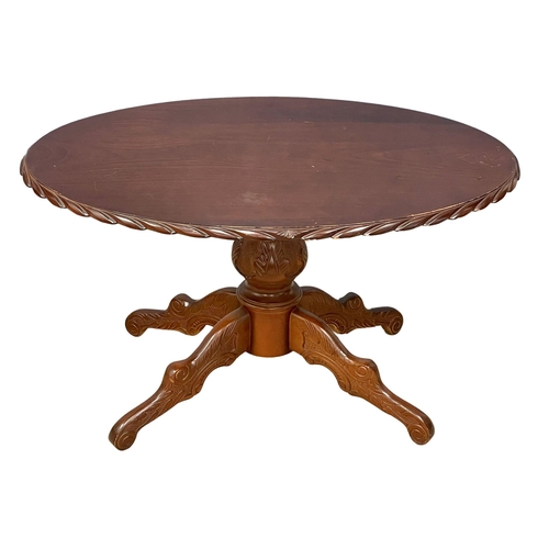 122T - A mahogany pedestal coffee table. 91x61x52cm