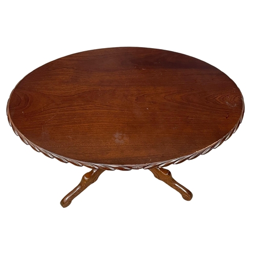 122T - A mahogany pedestal coffee table. 91x61x52cm