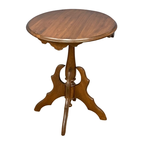 122W - A Victorian mahogany table with later base. 83x6577.5cm