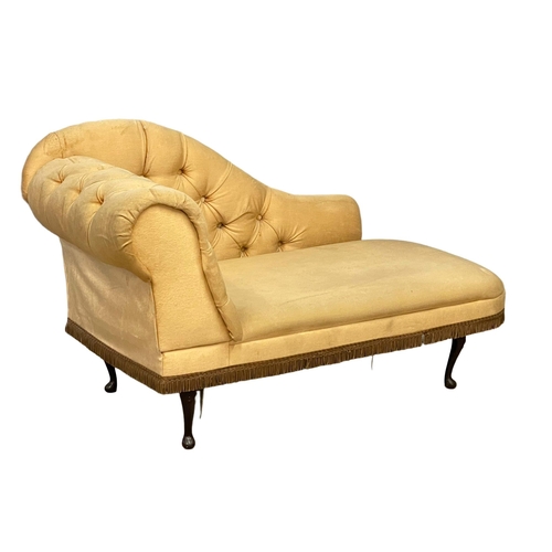 270E - A deep button chaise lounge. 135x64x81cm