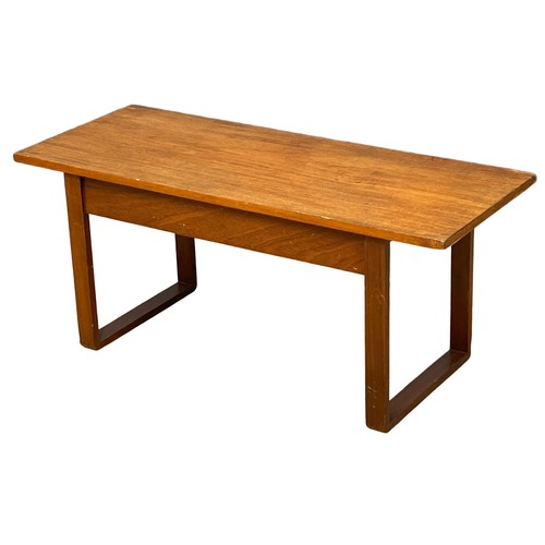 122M - A Mid Century teak coffee table. 101x40x43cm