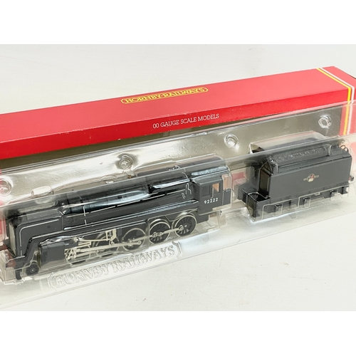 68 - A Hornby Railways OO Gauge model. R.330 BR 2-10-0 Loco 9F Class. Box measures 36cm