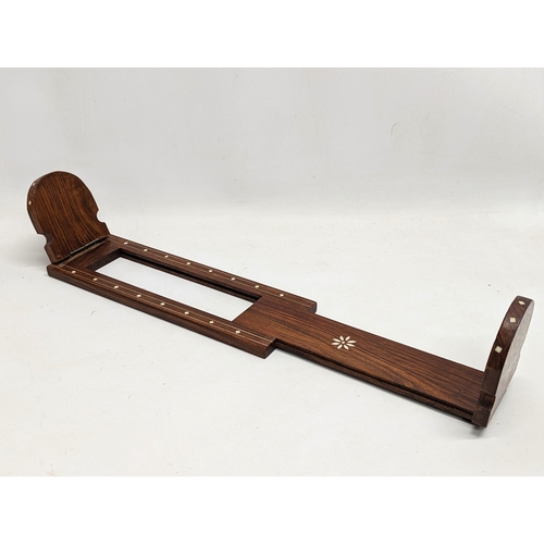 228 - An Indian rosewood extendable book stand. 35cm not extended.