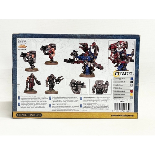 52 - An unused Warhammer 40,000 Space Marines Techmarine With Servitors in box.