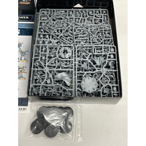 62 - An unused Warhammer 40,000 Thousand Sons 21 Citadel Miniatures in box.