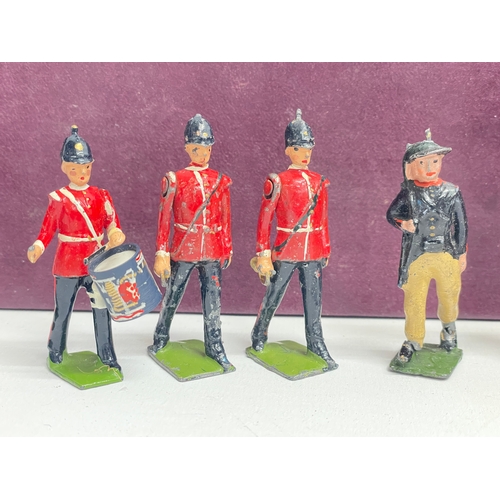 96 - A good collection of late 19th/early 20th century led model soldiers, by Britains, John Hill & Co et... 