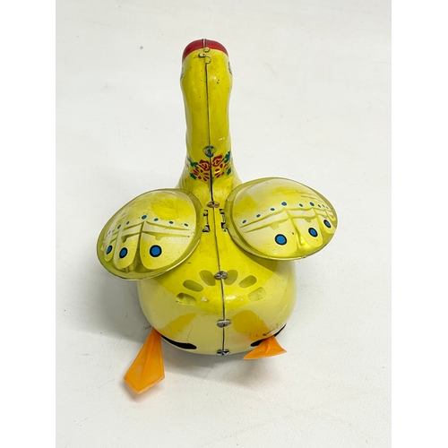 103 - A vintage Gosling clockwork tin plate duck in original box. Box measures 14x13cm