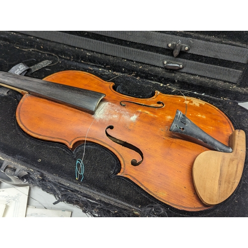 195J - An early 20th century violin with Antonius Stradivarius label, including violin chords, etc.