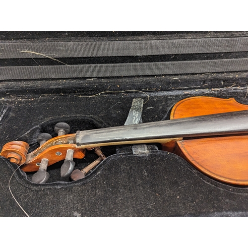 195J - An early 20th century violin with Antonius Stradivarius label, including violin chords, etc.