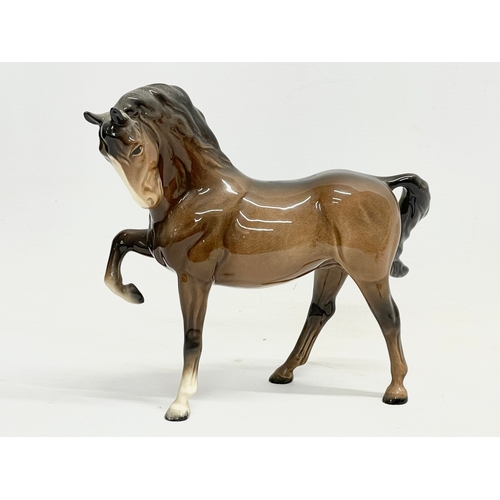 721 - 2 Beswick pottery horses. Largest 20x19cm