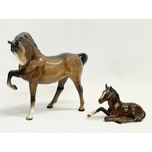 721 - 2 Beswick pottery horses. Largest 20x19cm