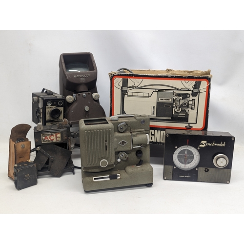 376Q - A large collection of vintage cameras including Sankyo, Eumig, Canon, etc