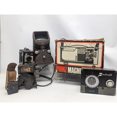 376Q - A large collection of vintage cameras including Sankyo, Eumig, Canon, etc