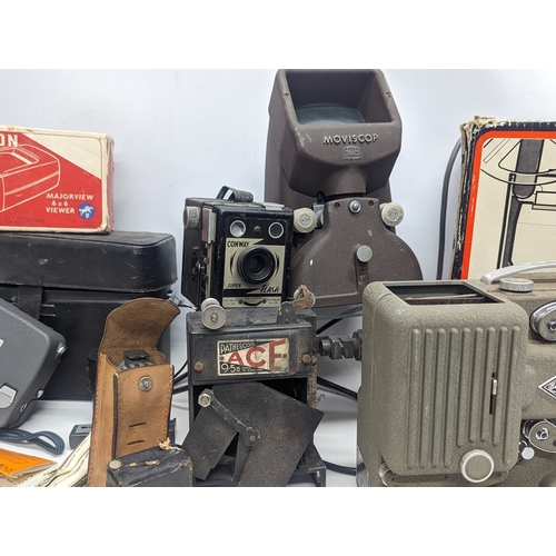 376Q - A large collection of vintage cameras including Sankyo, Eumig, Canon, etc