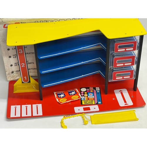 375K - A vintage Toy Works Autopoint Garage in original box. Box measures 34x26x59cm