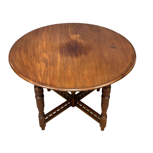 205 - A late Victorian Walnut centre/window table. Circa 1890. 100x65cm