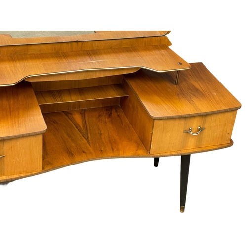 253 - A 1960’s Mid Century dressing table. 120x39x111cm