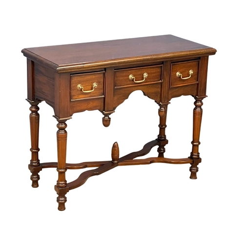 255 - A good quality mahogany side table with 3 drawers and stretcher support. 100x43x80cm