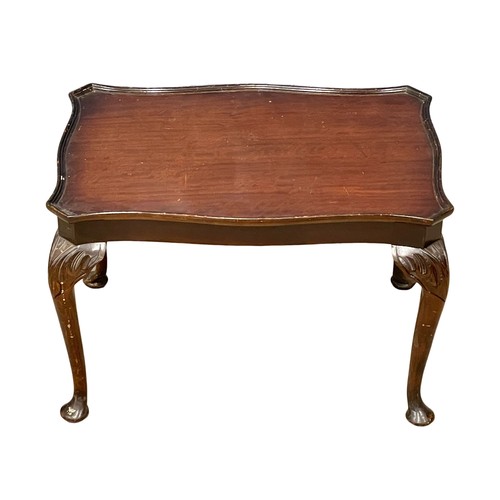 141 - A vintage mahogany occasional table on Queen Anne legs. 62x41x42cm