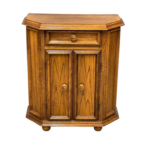 247C - A small oak side cabinet with drawer. 67x29.5x74cm.