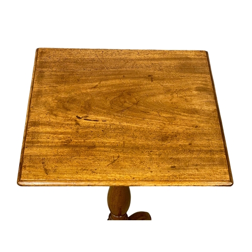 1078 - A Victorian mahogany tilt top pedestal table. 45x46x68.5cm