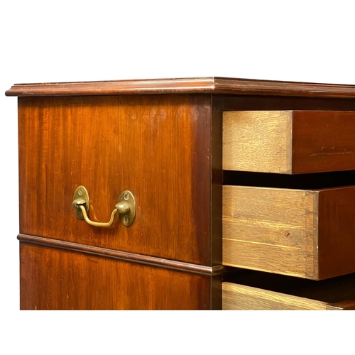 1085 - A good quality early 20th century Georgian style mahogany chest of drawers with 2 brass side handles... 