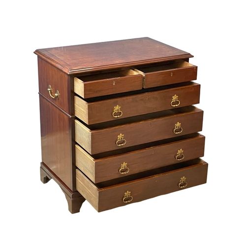 1085 - A good quality early 20th century Georgian style mahogany chest of drawers with 2 brass side handles... 