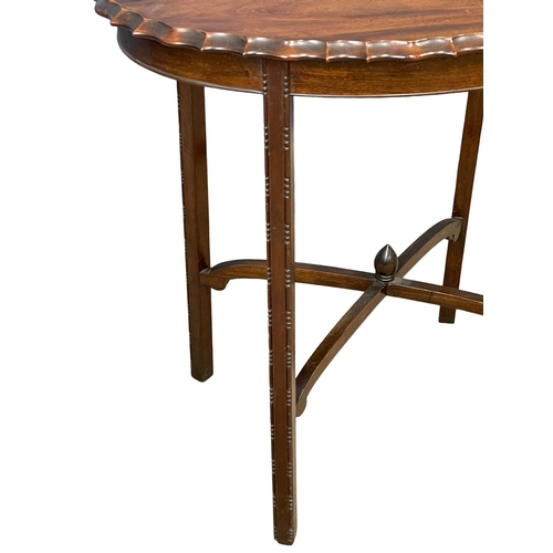 1087 - An Edwardian mahogany windows table. 76x53x72cm