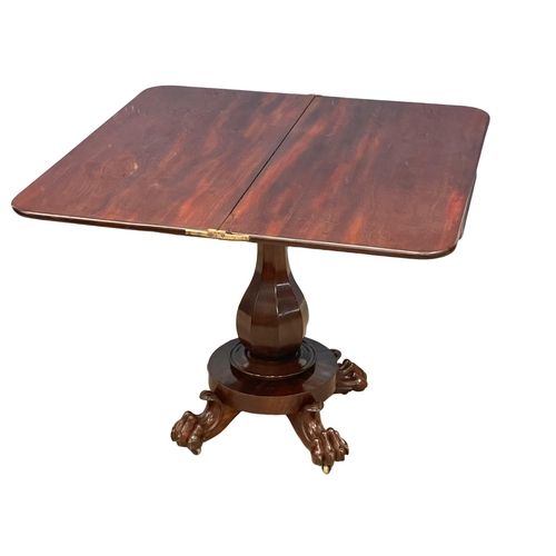 1094 - A William IV mahogany turnover tea table on paw feet. Circa 1830. 91x45.5x74cm