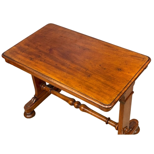 1104 - A Victorian mahogany library table. 93x56x75cm