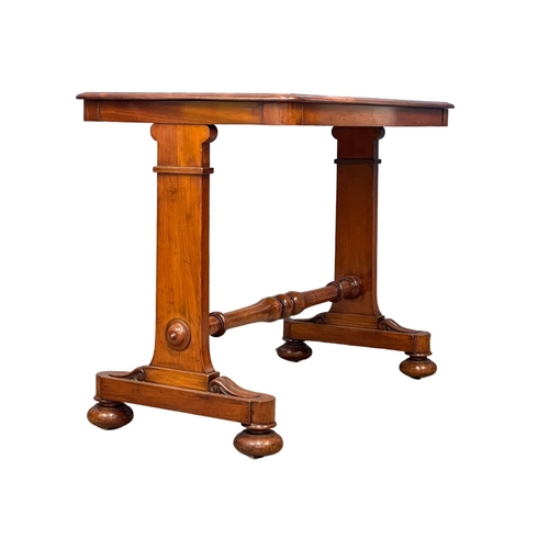 1104 - A Victorian mahogany library table. 93x56x75cm