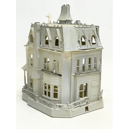 65 - A 1990’s Polar Lights ‘Addams Family’ model house. 18.5x20cm