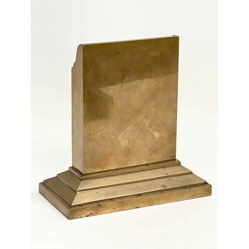 8 - A 1920’s Art Deco bronze desktop calendar. 16x8x17cm