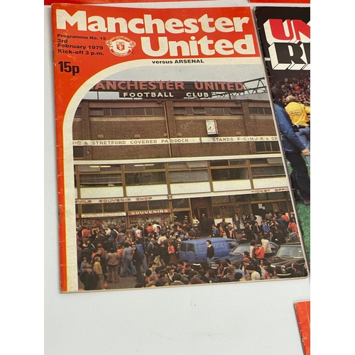 175 - A collection of vintage Manchester United ‘United Review’ football programmes. Including 5 United Re... 